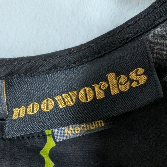 Nooworks Roses Ruffle Top Size M - Picture 3 of 4